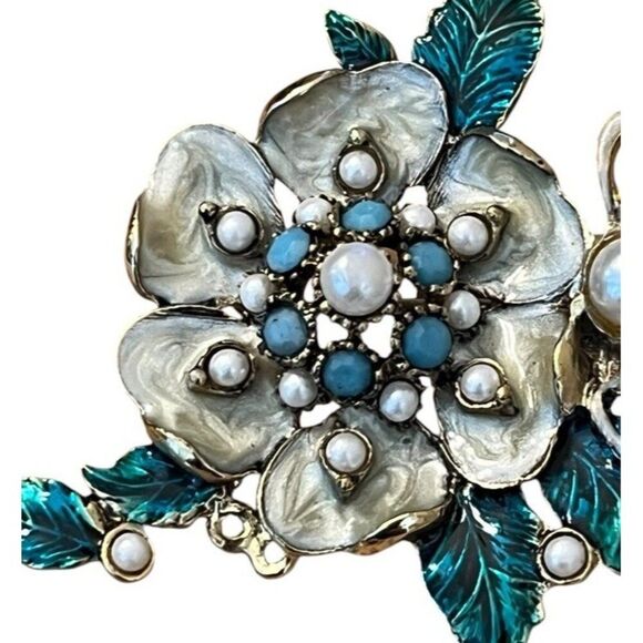 Monet Green Enamel White Faux Pearl Flower Gold Tone VTG Brooch Pin Signed - Picture 4 of 4